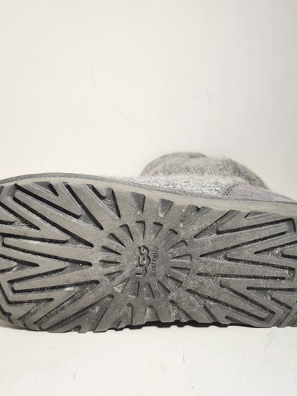 UGG Women's Size 8 Gray Knit Short Boot Australian Classic Mountain Quilted Boot